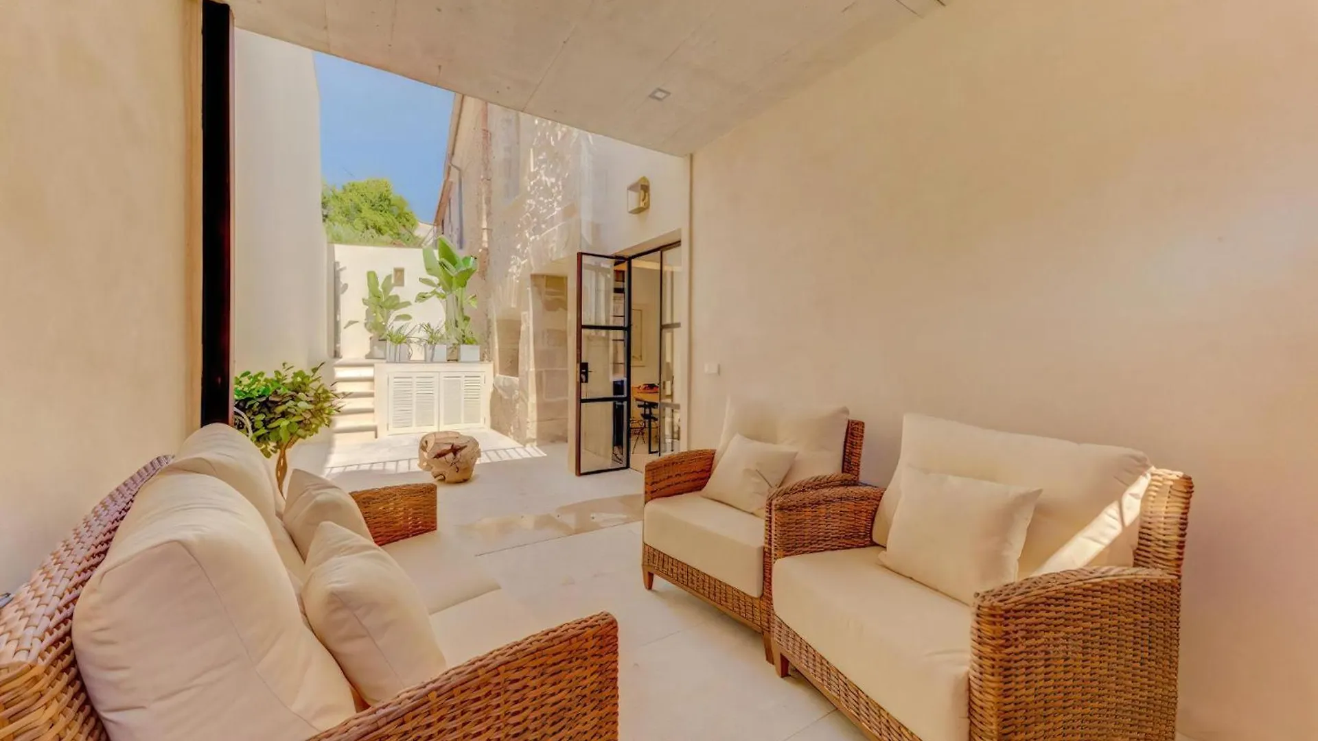 Charming Pollensa Villa Alicanti 4 Bedrooms Positioned In The Heart Of Old Town