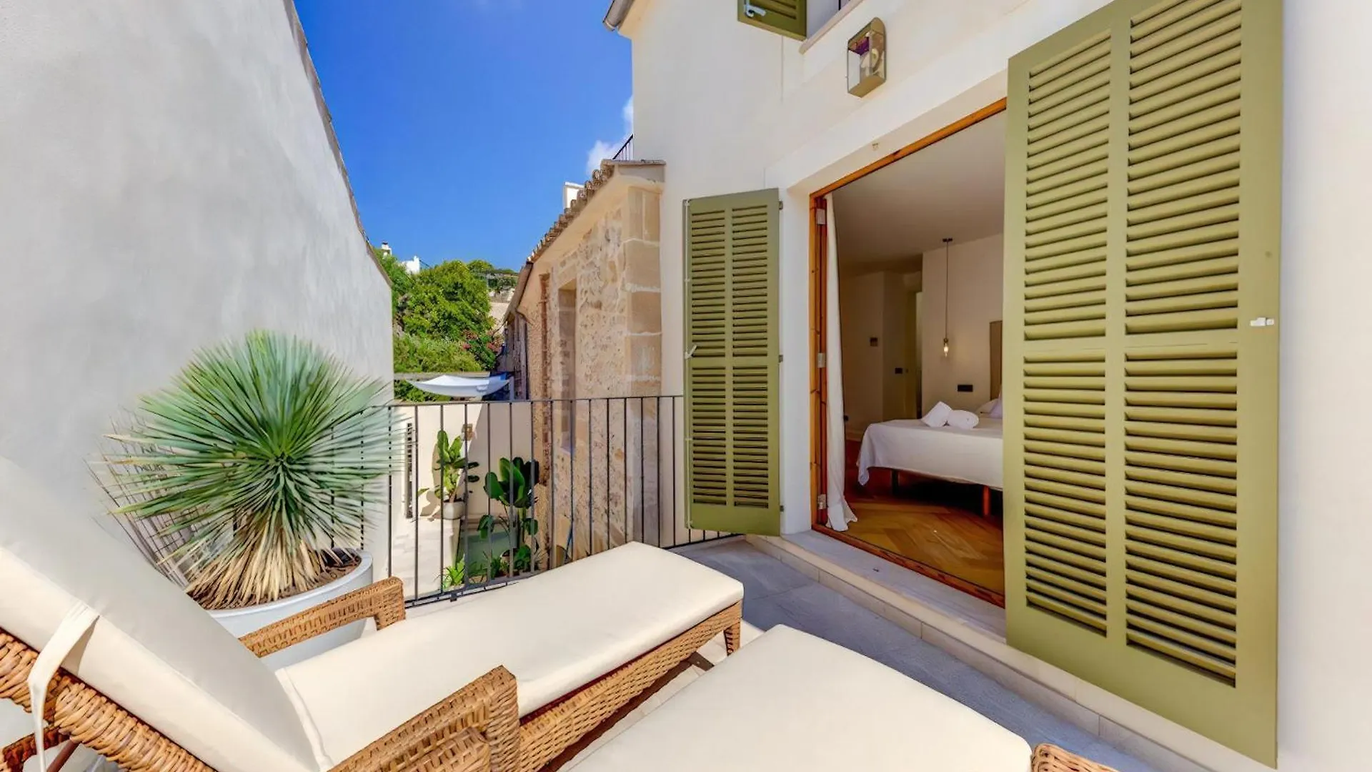 Charming Pollensa Villa Alicanti 4 Bedrooms Positioned In The Heart Of Old Town