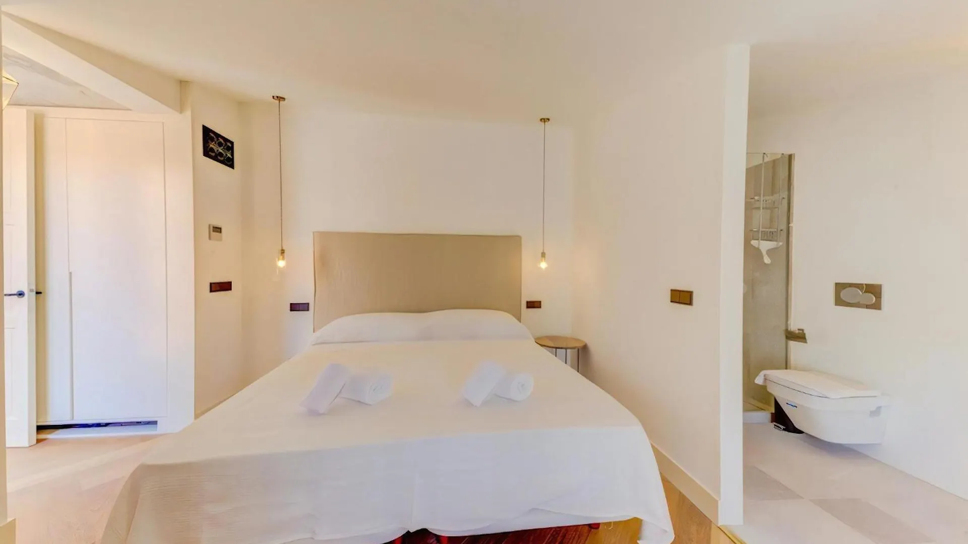Charming Pollensa Villa Alicanti 4 Bedrooms Positioned In The Heart Of Old Town 0*, Pollenca